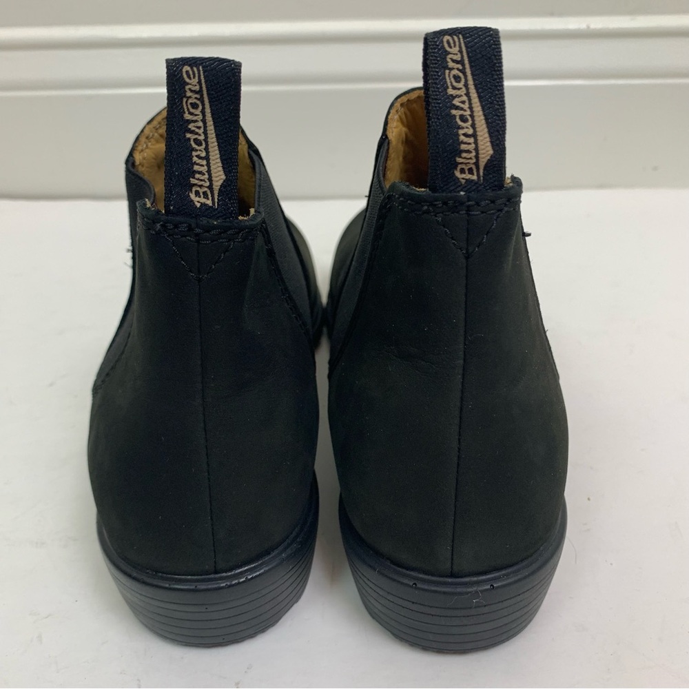 Blundstone BL1977 Ankle Chelsea Boot in Black Nubuck - Picture 4 of 9